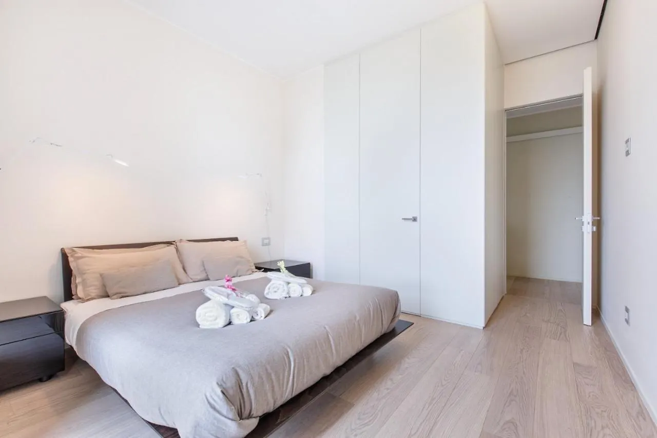 Stylish Elegant Apartment In Torre Solaria With Exclusive Milan'S View  Milan