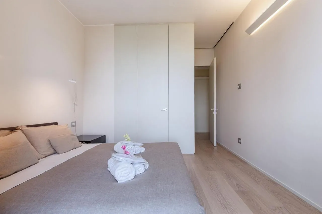 Stylish Elegant Apartment In Torre Solaria With Exclusive Milan'S View