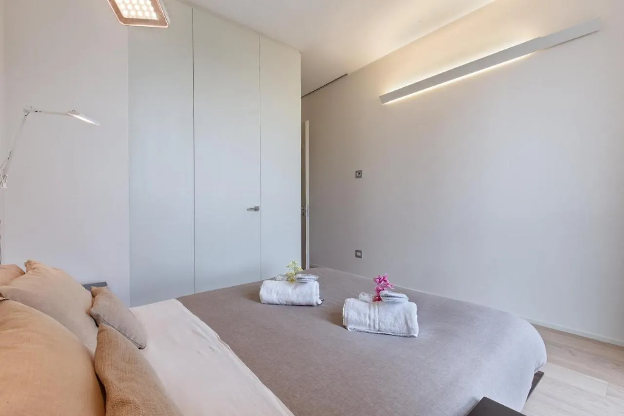 Stylish Elegant Apartment In Torre Solaria With Exclusive Milan'S View